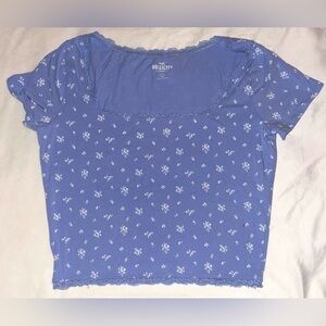 𝐇𝐨𝐥𝐥𝐢𝐬𝐭𝐞𝐫 𝐋𝐚𝐫𝐠𝐞 𝐋𝐢𝐠𝐡𝐭 𝐁𝐥𝐮𝐞 𝐚𝐧𝐝 𝐖𝐡𝐢𝐭𝐞 𝐅𝐥𝐨𝐫𝐚𝐥 𝐁𝐚𝐛𝐲𝐝𝐨𝐥𝐥 𝐓𝐞𝐞 - 𝐍𝐞𝐯𝐞𝐫 𝐖𝐨𝐫𝐧